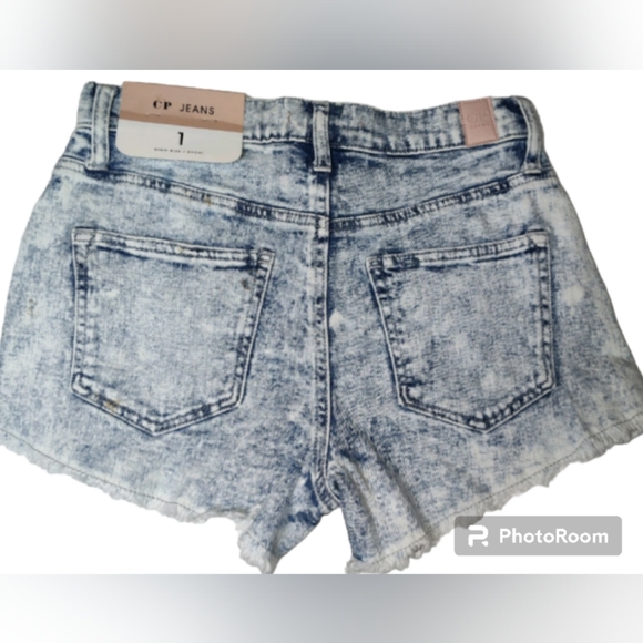 CP Jeans Pants - CP Jeans High-Rise/Short Acid Washed Denim Jean Shorts with Frayed Hem Size 1